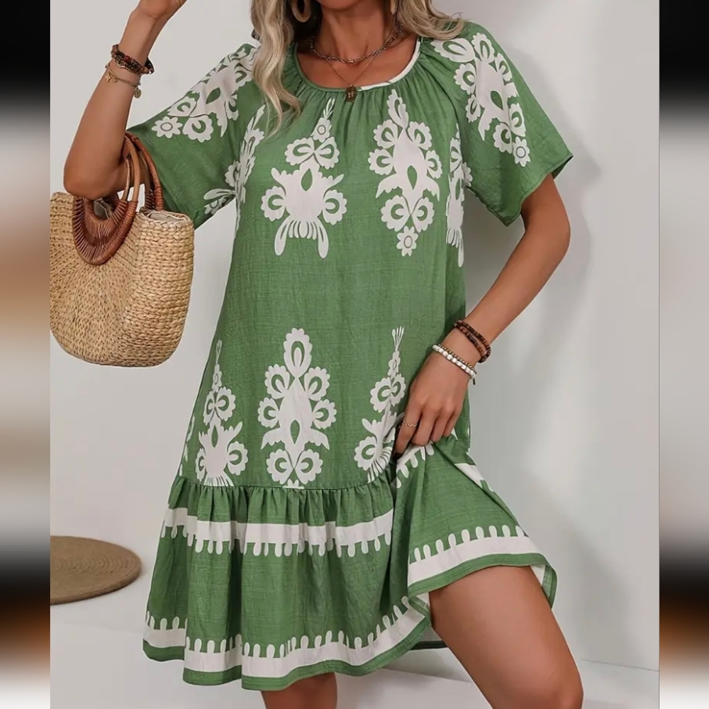 NEW Chic Green Patterned Mini Dress - Picture 4 of 10